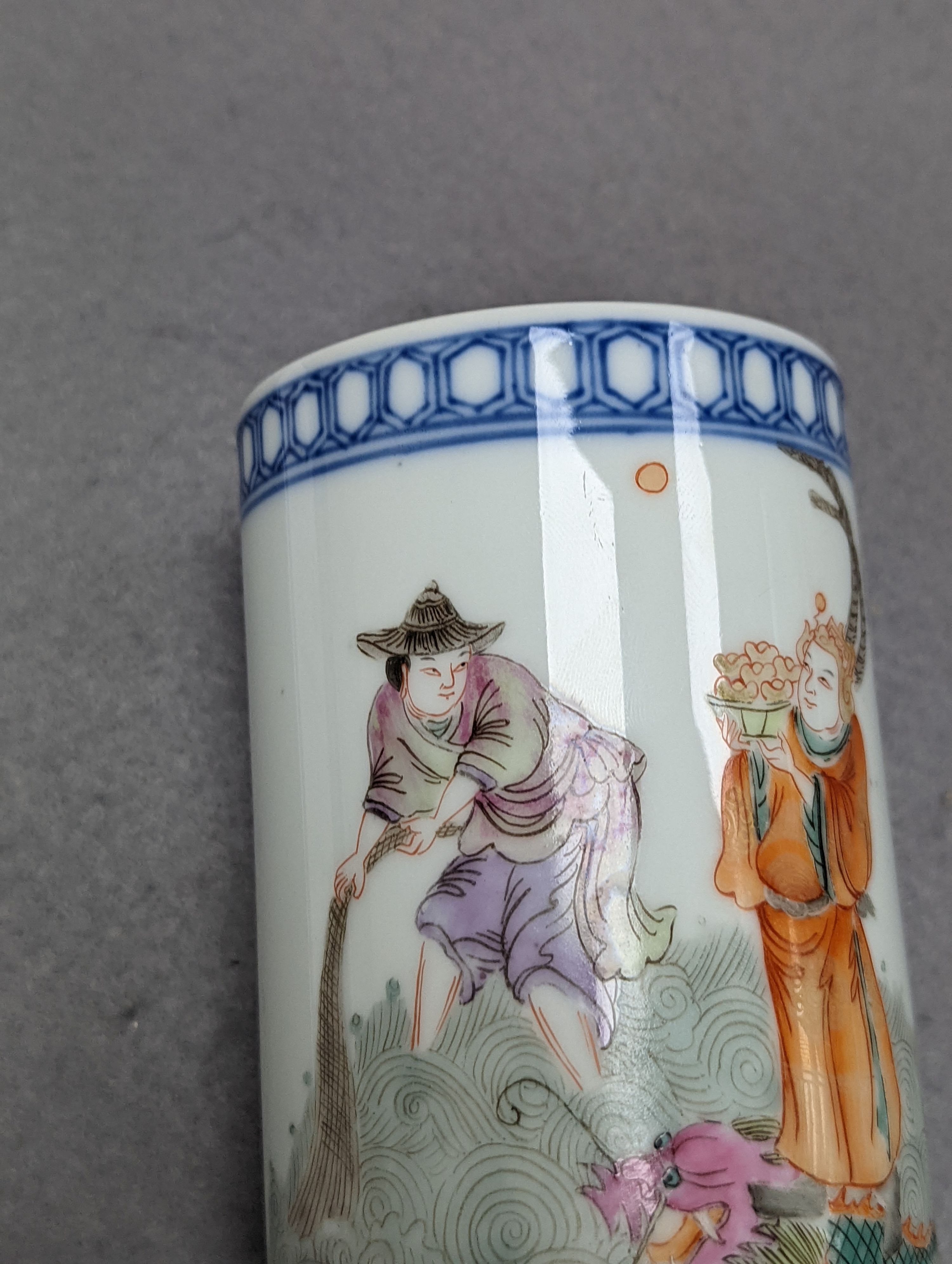 A Chinese famille rose brush pot, 12cm